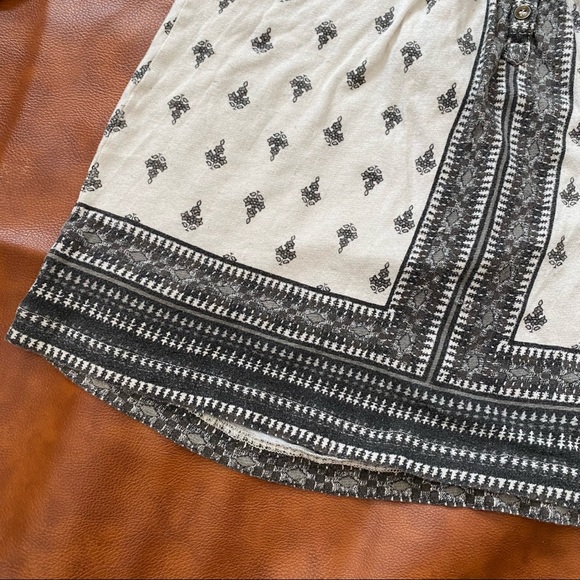 Lucky Brand | Patterned Blouse with Button Detail | 3/4 Sleeves | XS - Picture 4 of 7